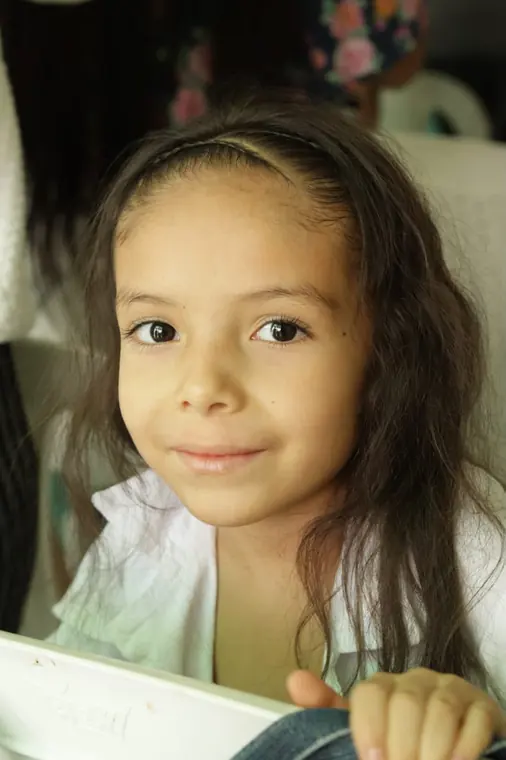 Retrato de una niña sonriendo